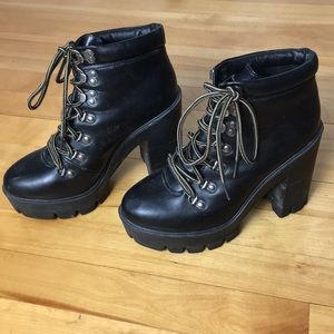 ❤️SOLD❤️Dollhouse thick heel boots- size 6.5
